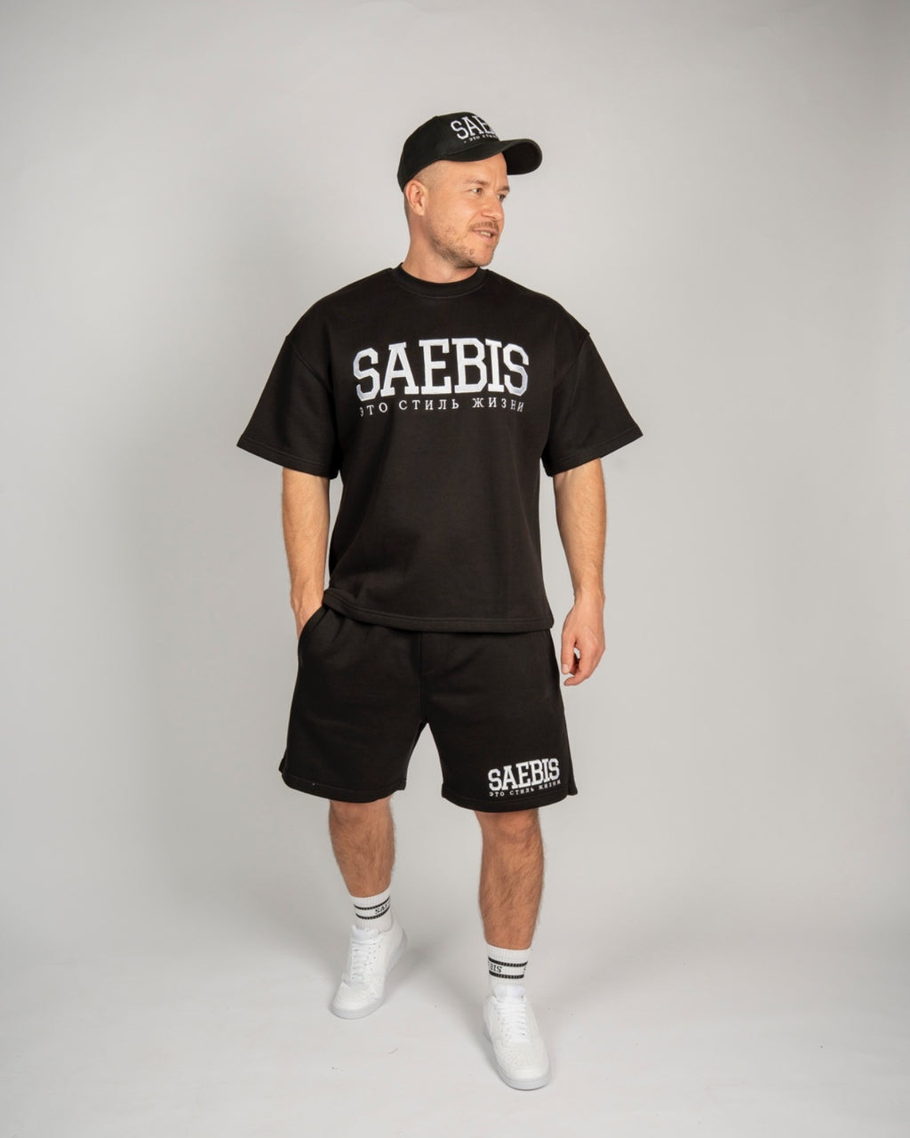 SAEBIS® Lifestyle Outfit-Set Oversized T-Shirt & Shorts schwarz mit Stickerei