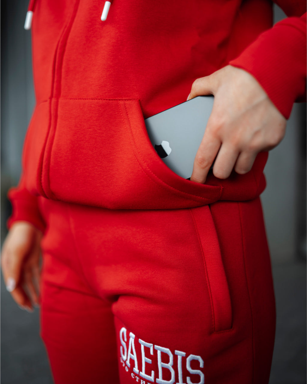 Lifestyle Damen Oversized Zip Hoodie rot mit Stickerei by SAEBIS®