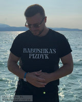 BABUCHKA'S PIZDYK - Herren T-Shirt schwarz by SAEBIS®