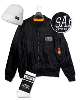 SAEBIS® Damen Winter-Paket bestehend aus Bomberjacke mit zwei Patches | Ribbed Beanie | Socken weiß