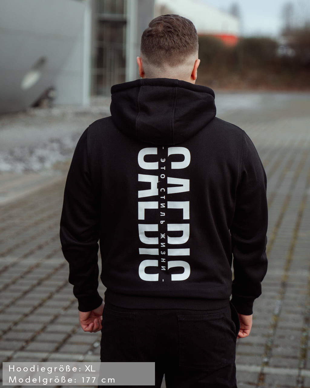 Это стиль жизни - Herren Zip Hoodie mit Reißverschluss schwarz by SAEBIS®