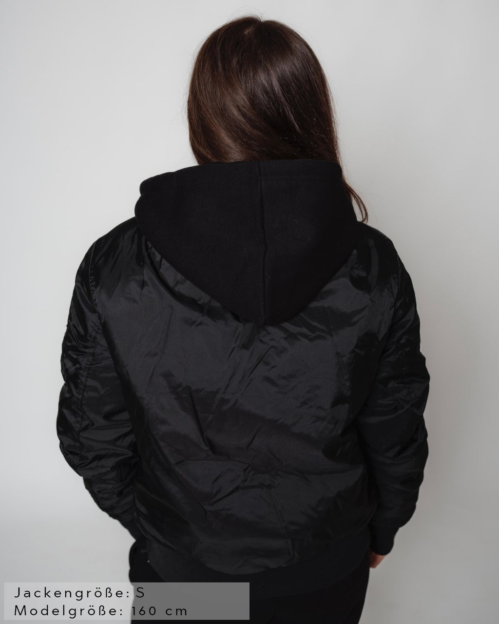 SAEBIS® Damen Winter-Paket bestehend aus Bomberjacke mit zwei Patches | Ribbed Beanie | Socken weiß