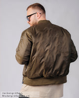 Lifestyle Herren Bomberjacke gefüttert, mit Reißverschluss olivfarben by SAEBIS®