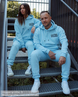 Lifestyle Herren Jogginghose babyblau mit Stickerei by SAEBIS®