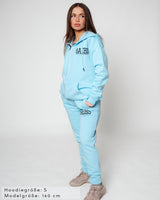 Lifestyle Damen Oversized Zip Hoodie babyblau mit Stickerei by SAEBIS®