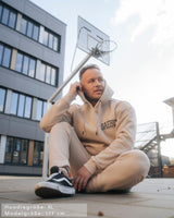 Lifestyle Herren Hoodie beige mit Stickerei by SAEBIS®