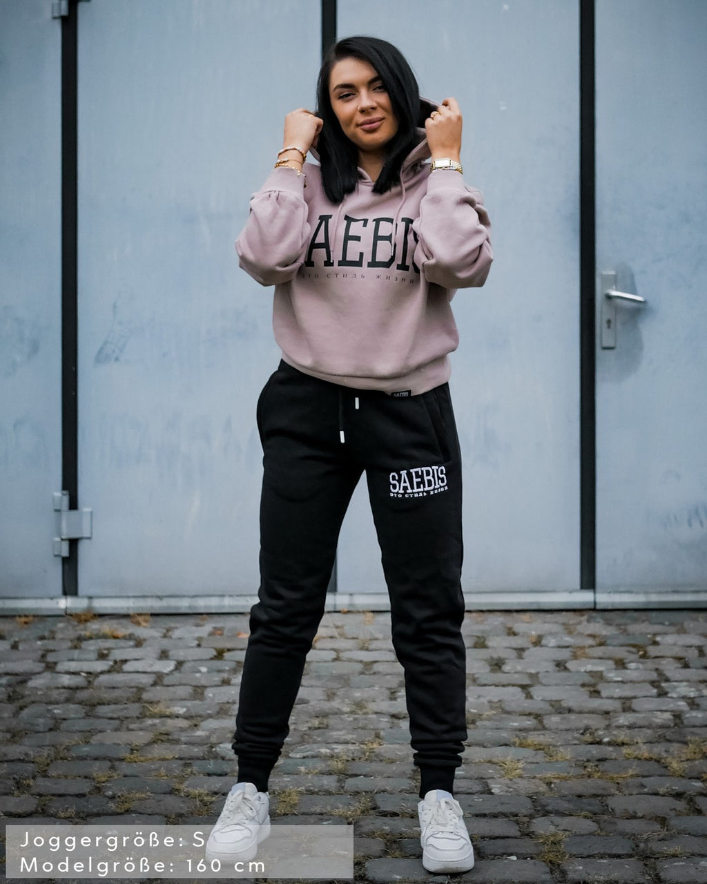 Lifestyle Damen Jogginghose schwarz mit Stickerei by SAEBIS®