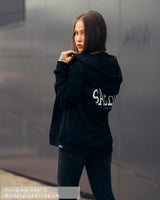 SAEBIS® Damen Frühjahrs-Paket bestehend aus Ribbed Beanie | Lifestyle Oversized Zip Hoodie | Socken weiß