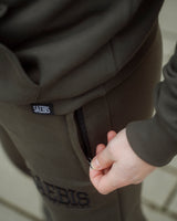 Lifestyle Herren Jogginghose khaki mit Stickerei by SAEBIS®