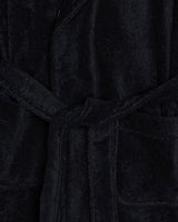 Lifestyle Bademantel schwarz mit Stickerei für Herren & Damen by SAEBIS® + 5er SET GRATIS SOCKEN