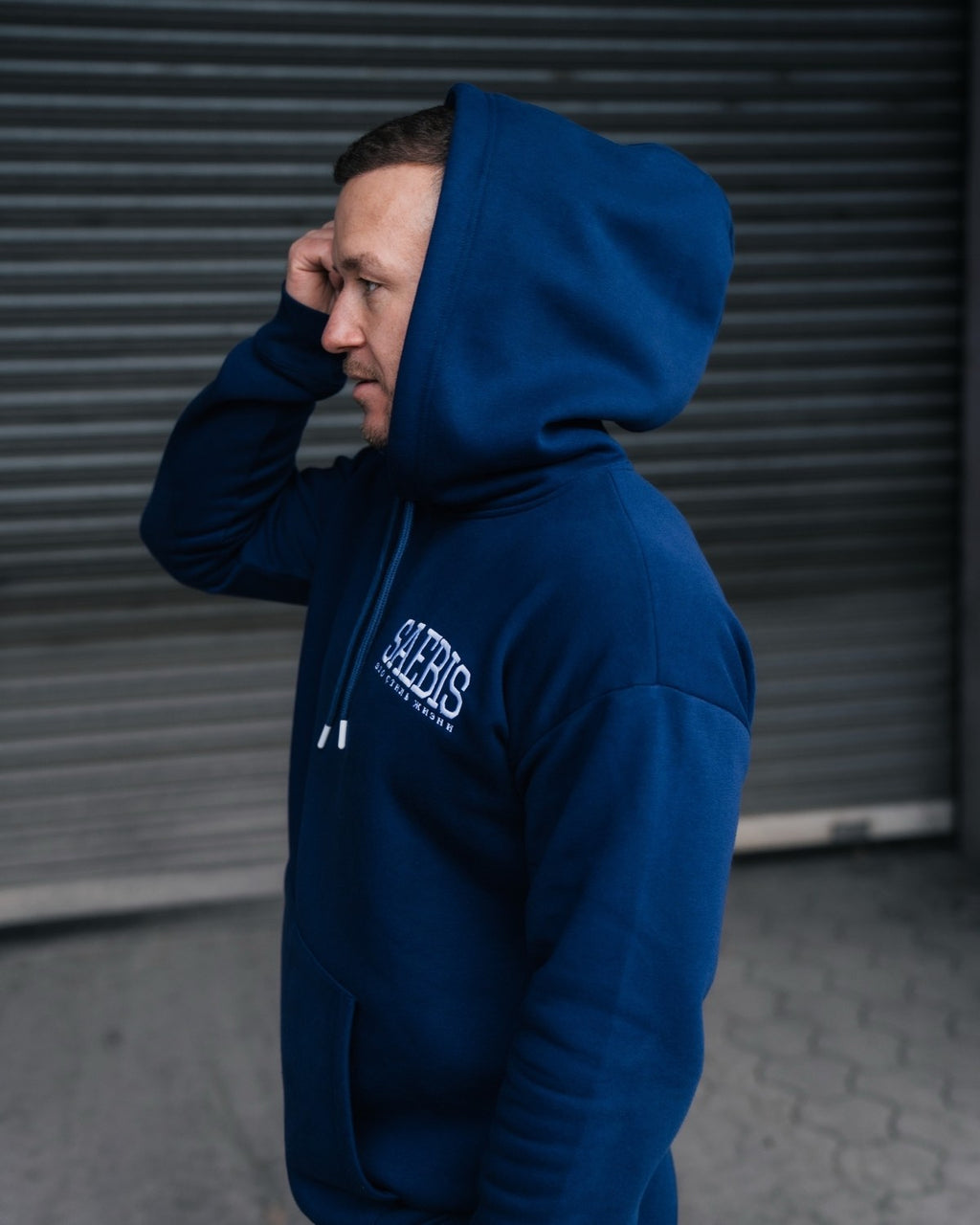 Lifestyle Herren Hoodie navyblau mit Stickerei by SAEBIS®
