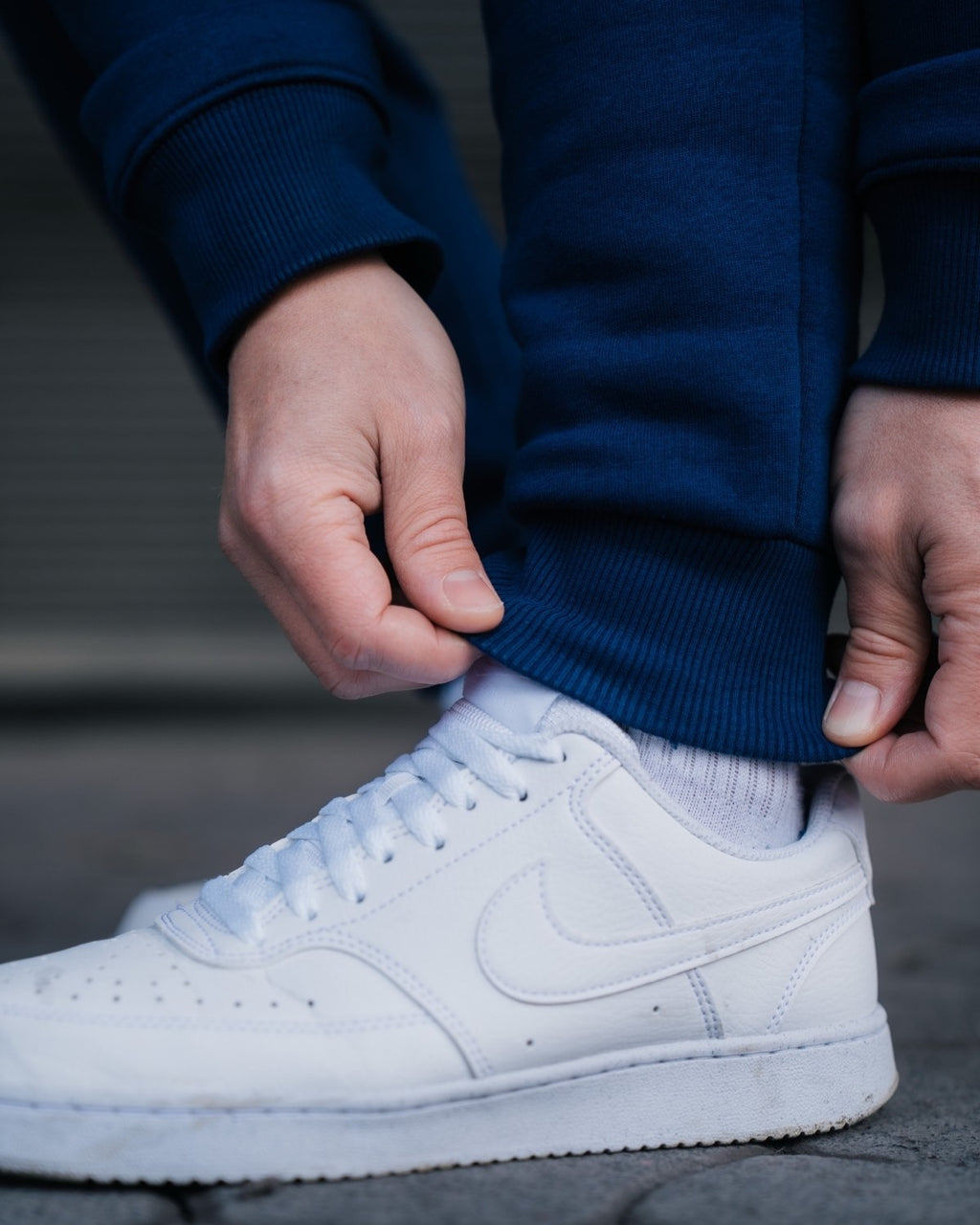 Lifestyle Herren Jogginghose navyblau mit Stickerei by SAEBIS®