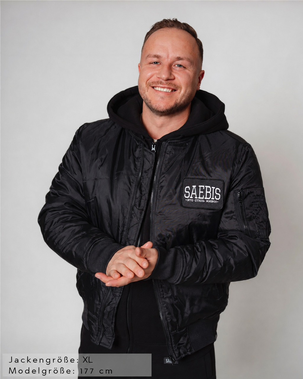 Lifestyle Herren Bomber Jacke gefüttert, mit Reißverschluss schwarz by SAEBIS®