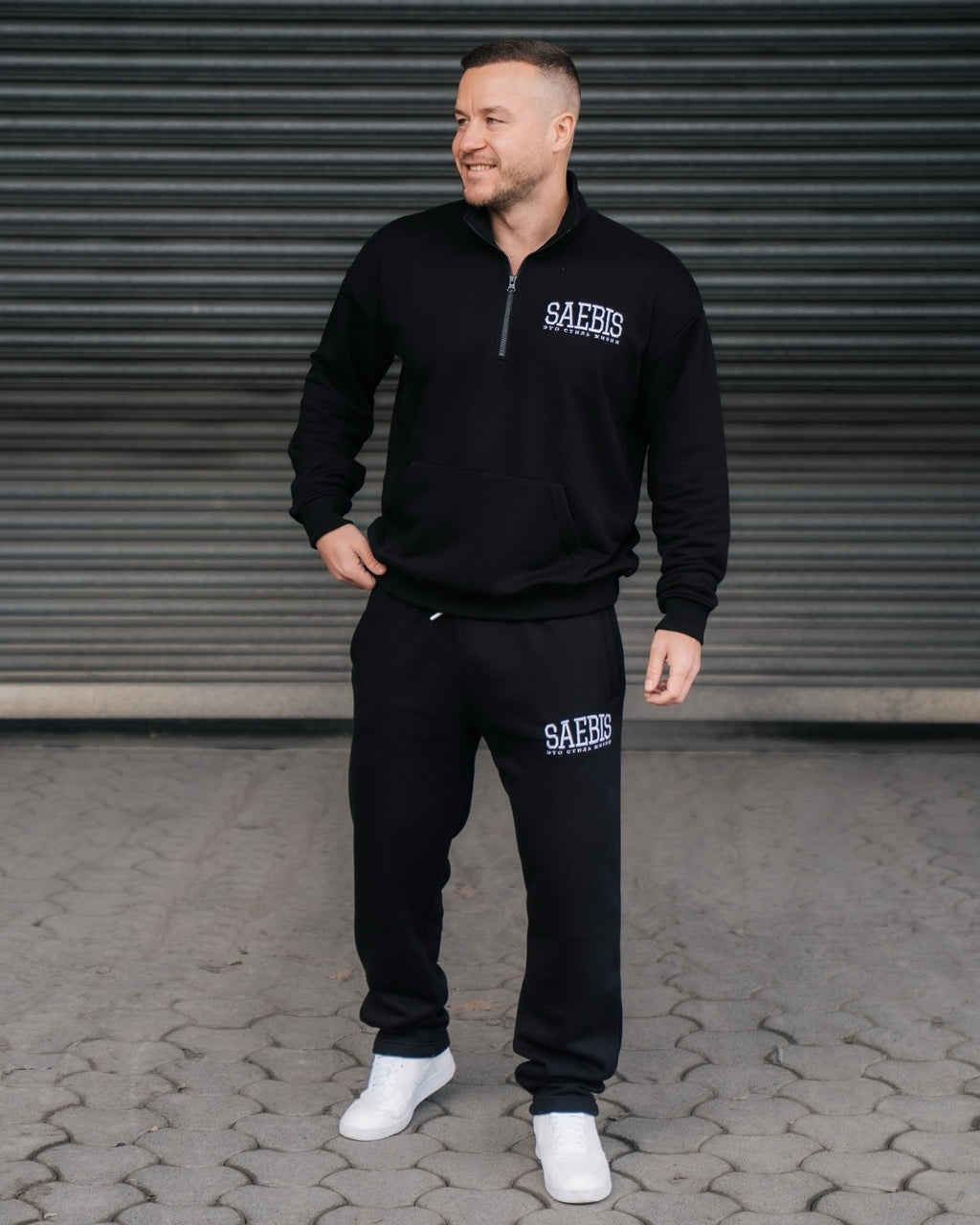 Lifestyle Herren Oberteil schwarz mit Stickerei & Reißverschluss am Kragen by SAEBIS®