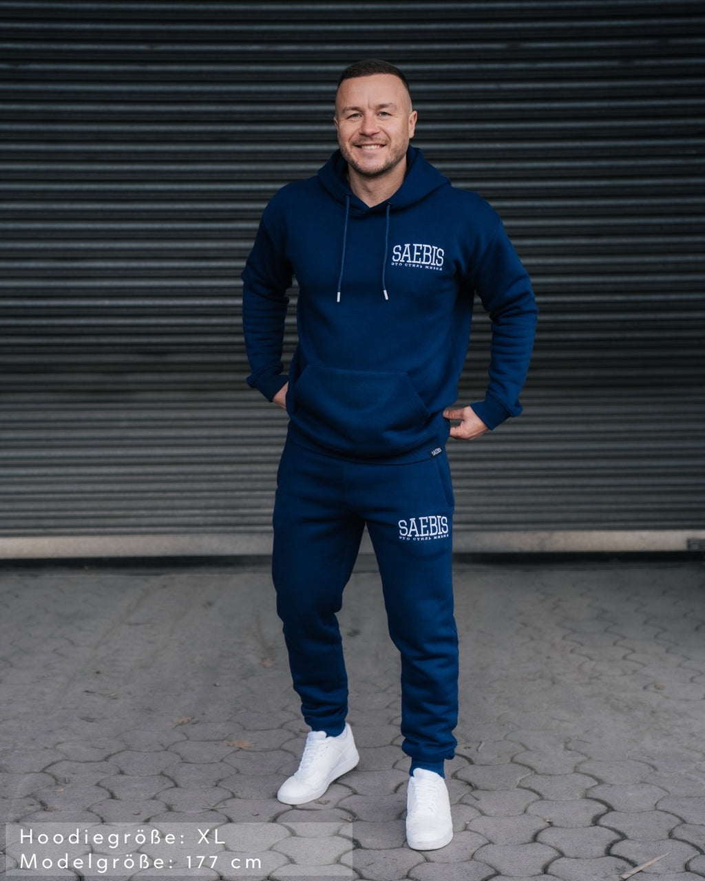 Lifestyle Herren Hoodie navyblau mit Stickerei by SAEBIS®