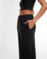 Это стиль жизни - Damen Jogginghose schwarz mit breitem Bein by SAEBIS®