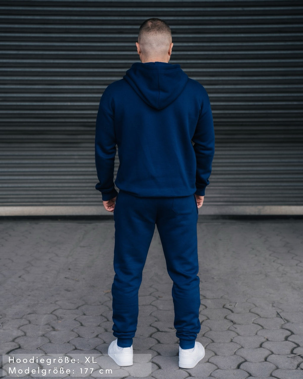 Lifestyle Herren Hoodie navyblau mit Stickerei by SAEBIS®