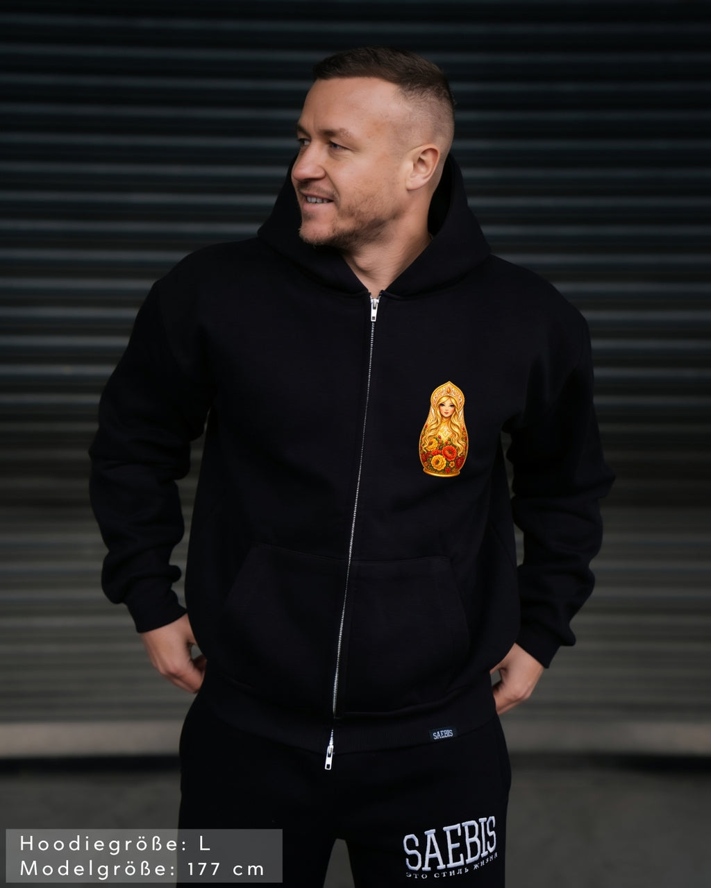 SLAVIC GIRL BLOND - Herren Extra-Oversized Zip Hoodie mit Reißverschluss schwarz by SAEBIS®