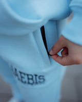 Lifestyle Damen Jogginghose babyblau mit Stickerei by SAEBIS®