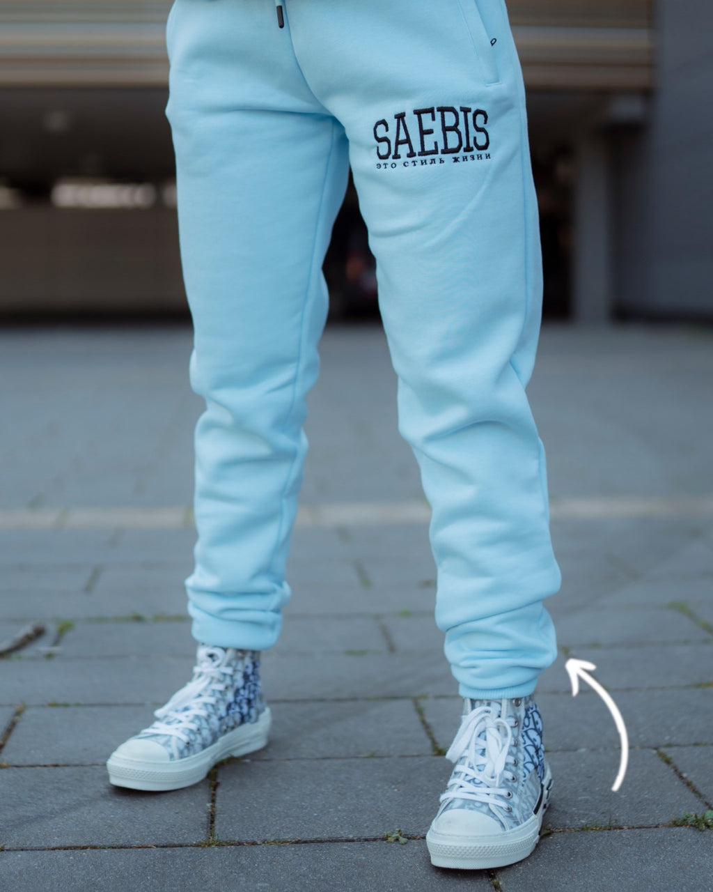 Lifestyle Damen Jogginghose babyblau mit Stickerei by SAEBIS®