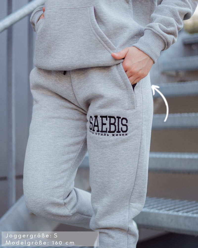 Lifestyle Damen Jogginghose grau mit Stickerei by SAEBIS®