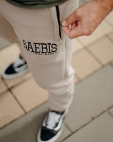 Lifestyle Herren Jogginghose beige mit Stickerei by SAEBIS®