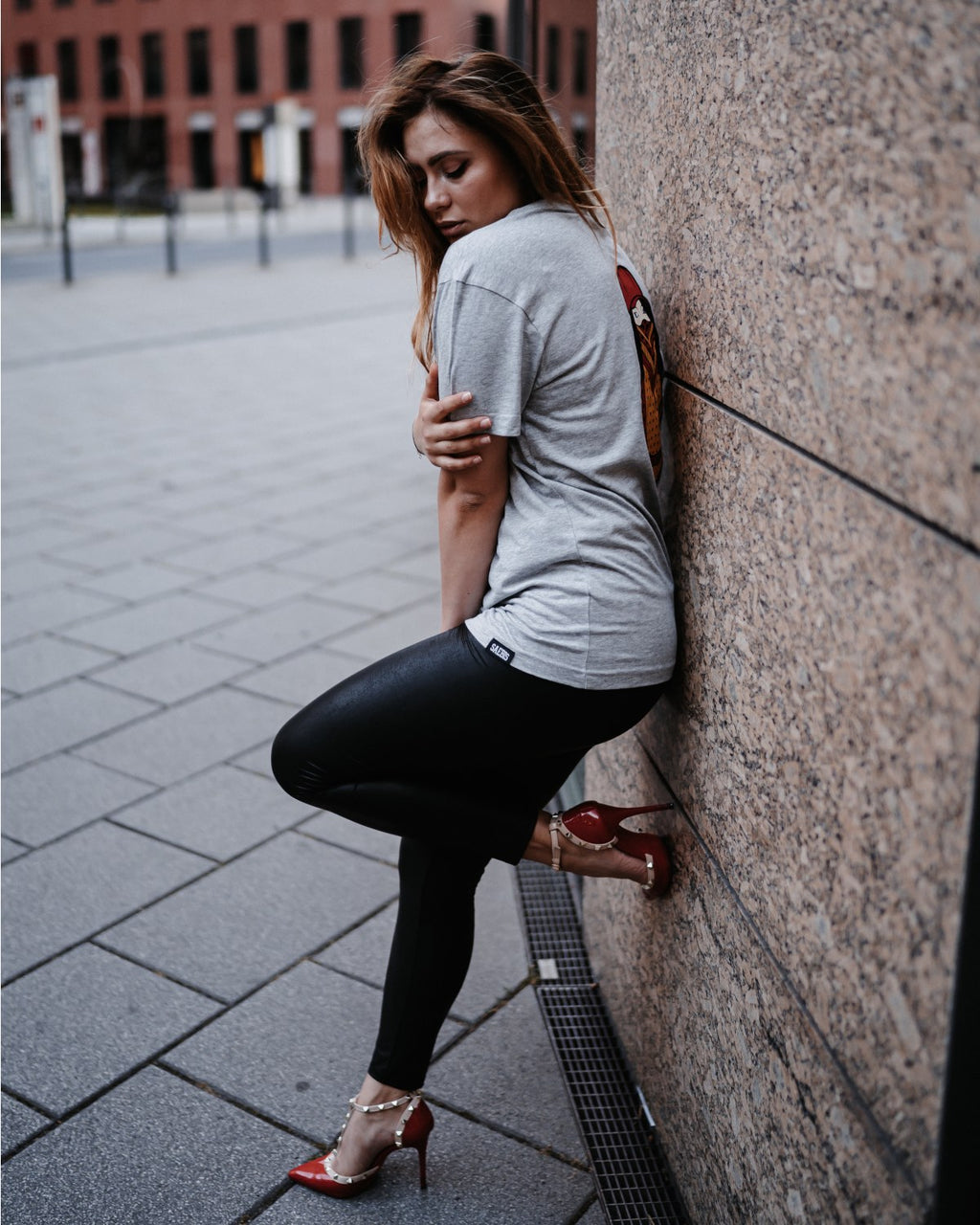 Matryoshka Damen Oversized T-Shirt grau by SAEBIS®
