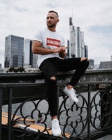 SAEBIS® Red Box Herren T-Shirt weiß