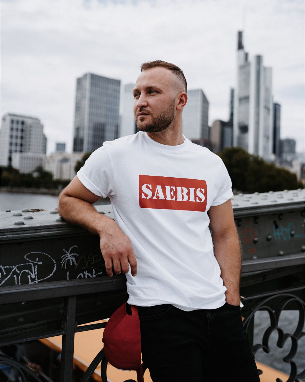 SAEBIS® Red Box Herren T-Shirt weiß