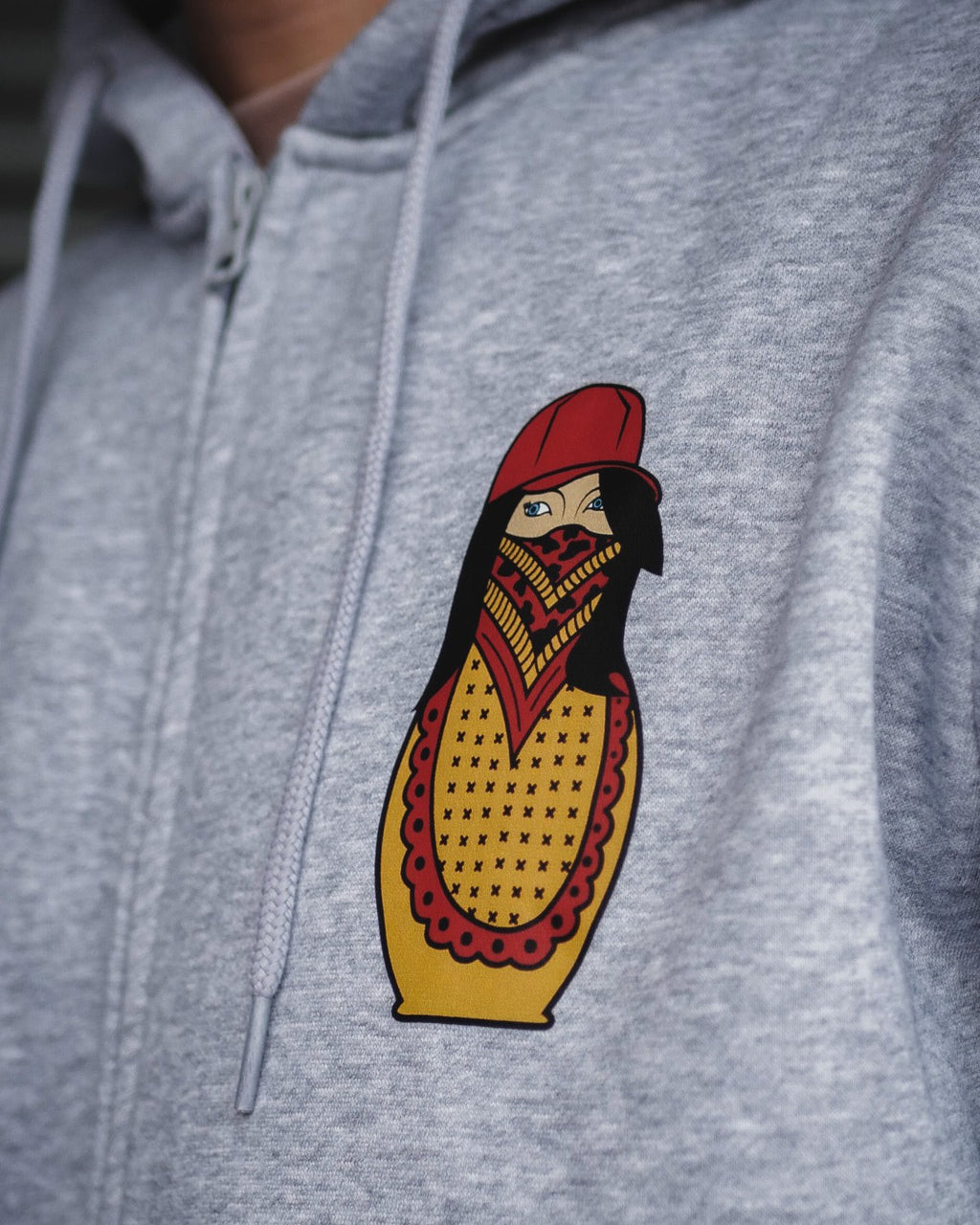 Matryoshka Herren Zip Hoodie mit Reißverschluss grau by SAEBIS®