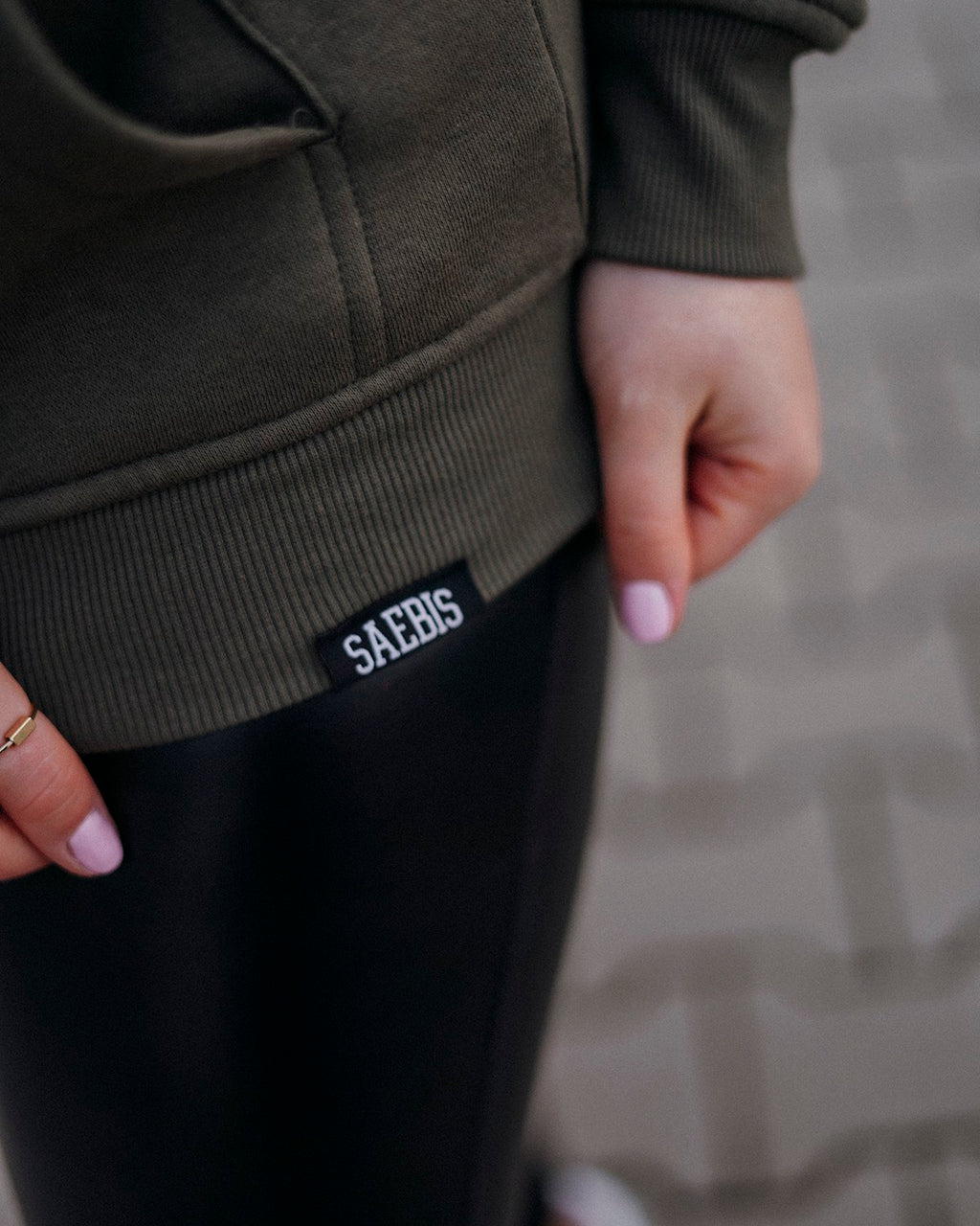 Lifestyle Damen Oversized Zip Hoodie mit Reißverschluss olivfarben by SAEBIS®